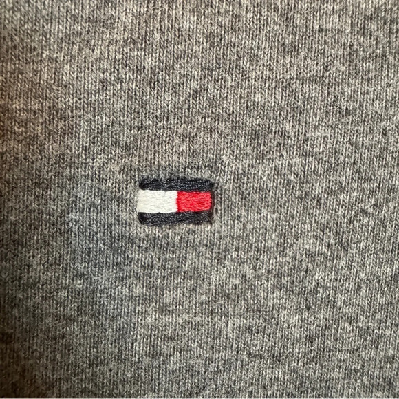 Tommy Hilfiger Women's Short Sleeve V-Neck T Shirt Size Medium Gray Preppy Y2K - Picture 8 of 10